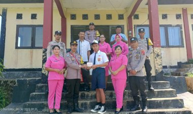 Momentum-Hari-Sumpah-Pemuda,-Polisi-Berikan-Beasiswa-Pendidikan-Kepada-Anak-Yatim