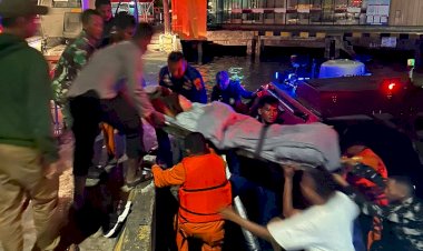 Tim-SAR-Gabungan-Evakuasi-Wisatawan-dari-Pulau-Padar-Labuan-Bajo