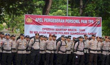 Kapolres-Mabar-Pimpin-Apel-Pergeseran-Personil-Pengamanan-TPS