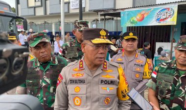 Pastikan-Pemilu-Berjalan-Lancar-di-Kota-Kupang,-Kapolda-NTT-Irjen-Pol.-Daniel-Tahi-Monang-Silitonga-Cek-TPS