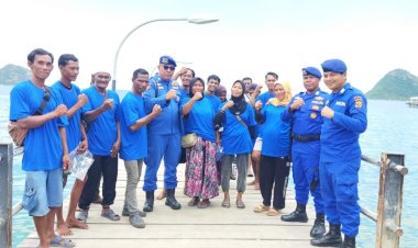 Jaga-Kamtibmas-dan-Ekosistem-Laut-Labuan-Bajo,-Polisi-Laksanakan-Polmas-Perairan