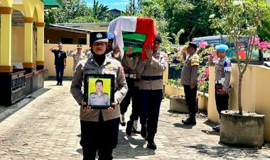 Meninggal-Dunia,-Personil-Polres-Mabar-di-Terbangkan-Menuju-Alor