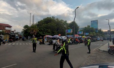 Cegah-Kemacetan-Saat-Berburu-Takjil,-Polisi-Laksanakan-Strong-Point