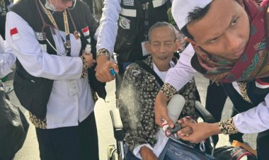 Kisah-Polwan-Bantu-Jemaah-Haji-saat-Cuaca-Panas-di-Arab-Saudi