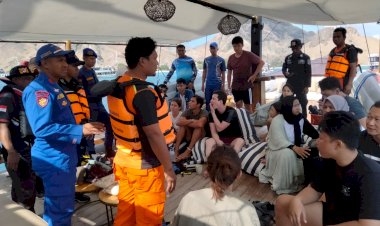 Dua-Kapal-Wisata-Kecelakaan,-Tim-SAR-Gabungan-Berhasil-Evakuasi-Seluruh-Penumpang