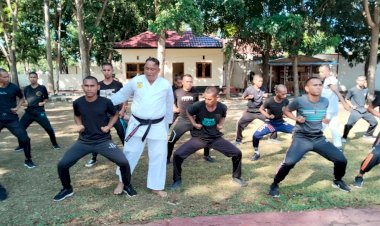 Polisi-Bekali-Ilmu-Bela-Diri-Bagi-Peserta-Pelatihan-Gada-Pratama-di-Labuan-Bajo