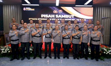Irjen-Sandi-Pimpin-Sertijab-PJU-Baru-Humas-Polri