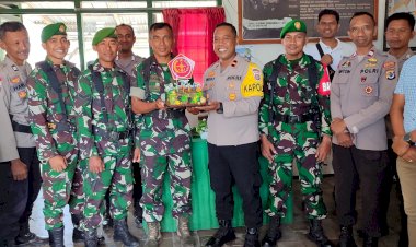 Jalin-Sinergitas,-Polsek-Lembor-Berikan-Kejutan-Ke-Koramil-Lembor-di-HUT-TNI-Ke-79