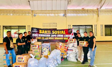 DTN-439-Polres-Mabar-Serahkan-Bantuan-Bagi-Korban-Terdampak-Erupsi-Gunung-Lewotobi-Laki-Laki