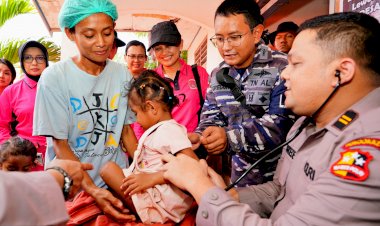 Ketum-Bhayangkari-Pusat-Kembali-Salurkan-Ribuan-Paket-Bansos-di-Maluku-Barat-Daya