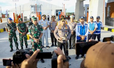 Persiapan-Pengamanan-Natal-Tahun-Baru,-Kapolri-dan-Panglima-TNI-Tinjau-Gerbang-Tol-Prambanan