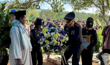 Kapolri-Berikan-Kenaikan-Pangkat-Anumerta-Kepada-Bripka-Andithya