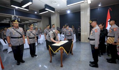 Pimpin-Sertijab,-Irjen.-Pol.-Sandi-Tekankan-Humas-Fungsi-Utama-Polri