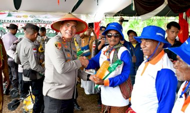 Swasembada-Pangan-2025:-Kapolda-NTT-Pimpin-Penanaman-Jagung-Serentak-di-TTU