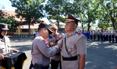 Mutasi,-Kapolres-Manggarai-Barat-Lantik-dan-Sertijab-Enam-Pejabat-Utama-di-Labuan-Bajo