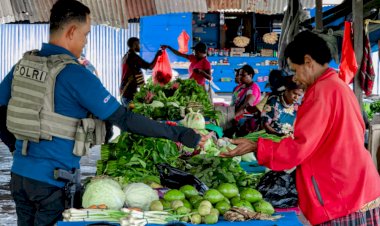 Sinergi-dengan-Warga,-Ops-Damai-Cartenz-2025-Pastikan-Yalimo-Tetap-Damai