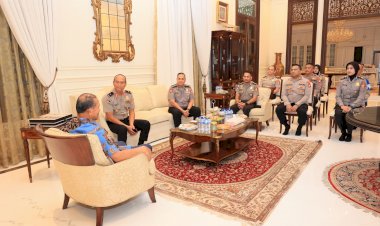 Dalam-Rangka-HUT-Bhayangkara-ke-79,-Tim-Mabes-Polri-Lakukan-Anjangsana-ke-Mantan-Kapolri-Jenderal-(Purn)-Drs.-Badrodin-Haiti