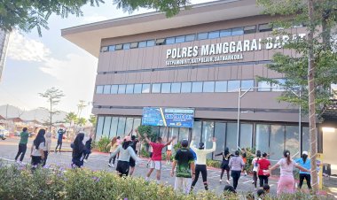 Polisi-Bersama-Komodo-Runners-dan-Masyarakat-Gelar-CFD-di-Labuan-Bajo