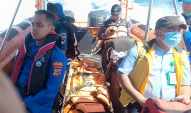 Wisman-Tenggelam-di-Perairan-Long-Beach,-Polisi-Bersama-Tim-SAR-Gabungan-Bantu-Evakuasi