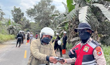 Polri-untuk-Masyarakat:-Polda-NTT-Imbau-Warga-Waspada-Erupsi-Gunung-Lewotobi-Laki-Laki