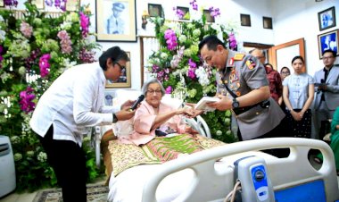 Kapolri-Hadiri-Perayaan-Ulang-Tahun-ke-100-Ny.-Meriyati-Hoegeng,-Simbol-Kesetiaan-dan-Keteladanan