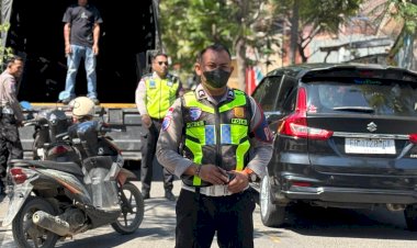Cegah-Kemacetan,-Polisi-Tertibkan-Parkir-Liar-di-Sepanjang-Jalan-Soekarno-Hatta-Labuan-Bajo