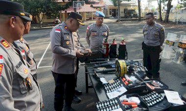 Perkuat-Kesiapsiagaan,-Polres-Manggarai-Barat-Gelar-Pengecekan-Peralatan-Dalmas