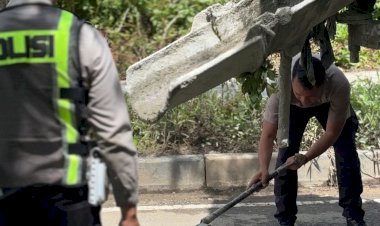 Tingkatkan-Keselamatan-Wisatawan,-Satlantas-Polres-Mabar-Turun-Tangan-Tambal-Jalan-Berlubang