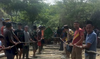 Gotong-Royong-di-Pesisir-Lenteng:-AIPDA-Yunus-Hadir-di-Tengah-Kegembiraan-Nelayan-Golo-Mori