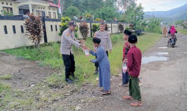 Senyum-Ramadhan-di-Golo-Mbu:-Saat-Polisi-Sano-Nggoang-Takjil-Gratis-Untuk-Masyarakat