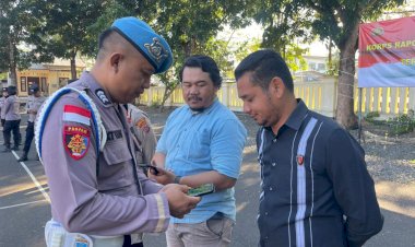 Berantas-Judi-Online-dari-Dalam,-Propam-Polres-Manggarai-Barat-Geledah-Ponsel-Personel