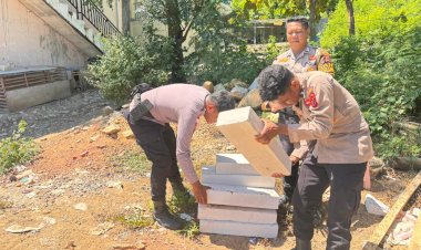 Polri-Hadir-di-Tengah-Umat:-Tim-Raimas-Komodo-Salurkan-Bantuan-Material-Untuk-Mushola-Sabilul-Huda