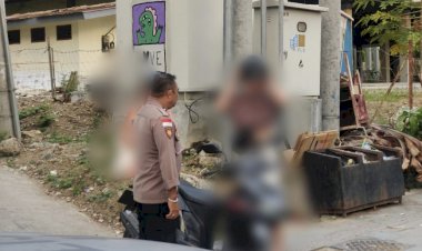 Jaga-Etika-Pariwisata,-Polres-Manggarai-Barat-Tegur-Humanis-Wisatawan-yang-Berkendara-Tanpa-Baju