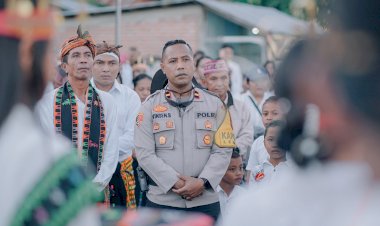 Hadir-di-Tengah-Umat,-Polsek-Lembor-Jamin-Keamanan-Prosesi-Perarakan-Patung-Bunda-Maria