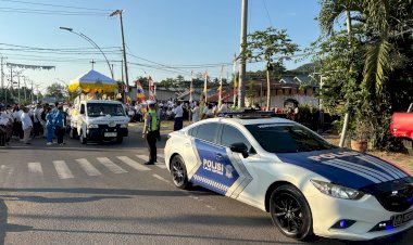 Melayani-dengan-Hati,-Polres-Mabar-Pastikan-Ribuan-Umat-Khidmat-Jalani-Prosesi-Sakramen-Mahakudus