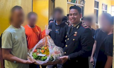 Melebur-Sekat-di-Balik-Jeruji:-Kehangatan-Hari-Bhayangkara-ke-80-di-Rutan-Polres-Manggarai-Barat