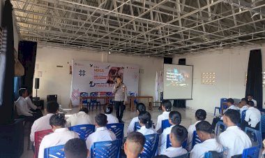 Bentengi-Generasi-Muda,-Sat-Binmas-Polres-Mabar-Beri-Edukasi-Digital-di-MPLS-SMKN-3-Komodo