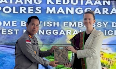 Perkuat-Citra-Positif-Indonesia,-Sinergi-TNI-Polri-&-Dubes-Inggris-Jamin-Keamanan-Wisatawan-Dunia-di-Labuan-Bajo