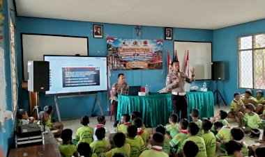 Tanamkan-Disiplin-Sejak-Dini,-Satlantas-Polres-Manggarai-Barat-Gelar-Edukasi-Lalu-Lintas-di-SDK-Wae-Medu