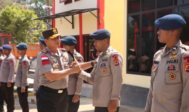 Perkuat-Soliditas-Pasukan,-Kapolda-NTT-Sambangi-Personel-Brimob-Batalyon-B-Pelopor-Labuan-Bajo