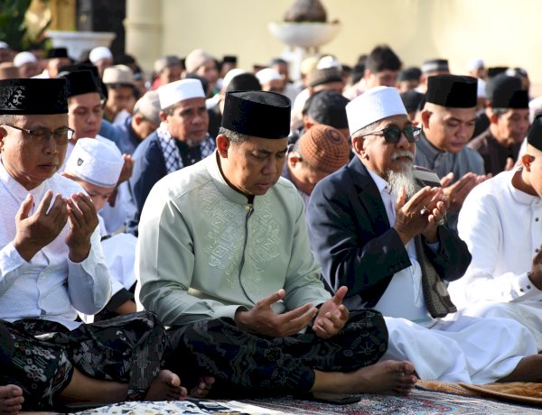 Lapangan Mapolda NTT Penuh, Kapolda Sampaikan Ucapan Idul Fitri dan Apresiasi untuk Masyarakat