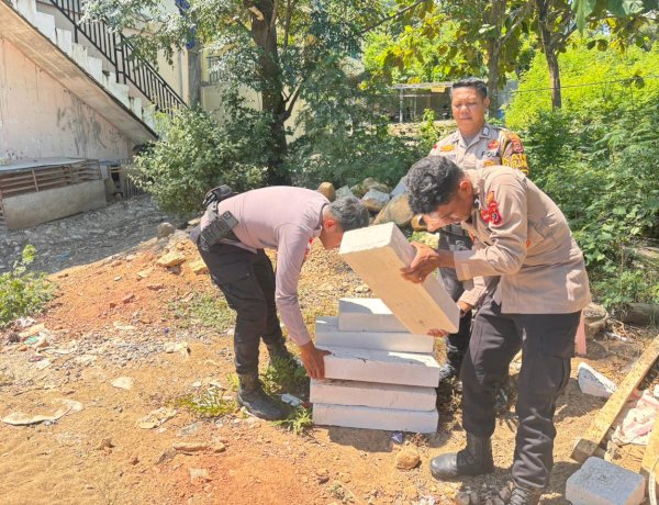 Polri Hadir di Tengah Umat: Tim Raimas Komodo Salurkan Bantuan Material Untuk Mushola Sabilul Huda