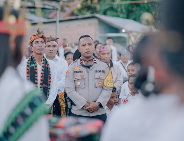 Hadir di Tengah Umat, Polsek Lembor Jamin Keamanan Prosesi Perarakan Patung Bunda Maria
