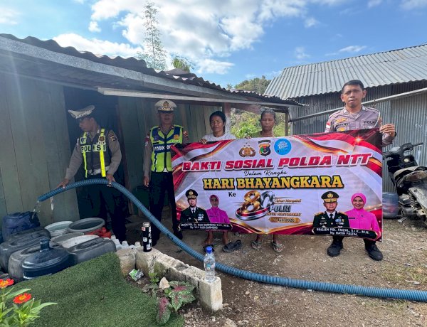 Bukan Razia, Satlantas Polres Mabar Bawa Mobil Tangki Air Bersih untuk Warga Labuan Bajo