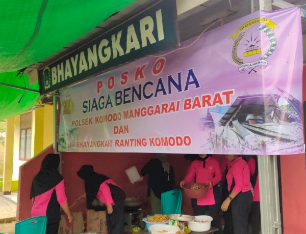 Kehangatan di Tengah Duka Gempa: Dapur Umum Polsek Komodo Tembus Pelosok Desa Sepang