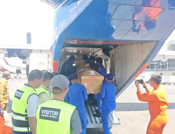 Gugur di Papua, Jenazah drh. Alfonsius Diterbangkan dengan Pesawat Polri Menuju Maumere