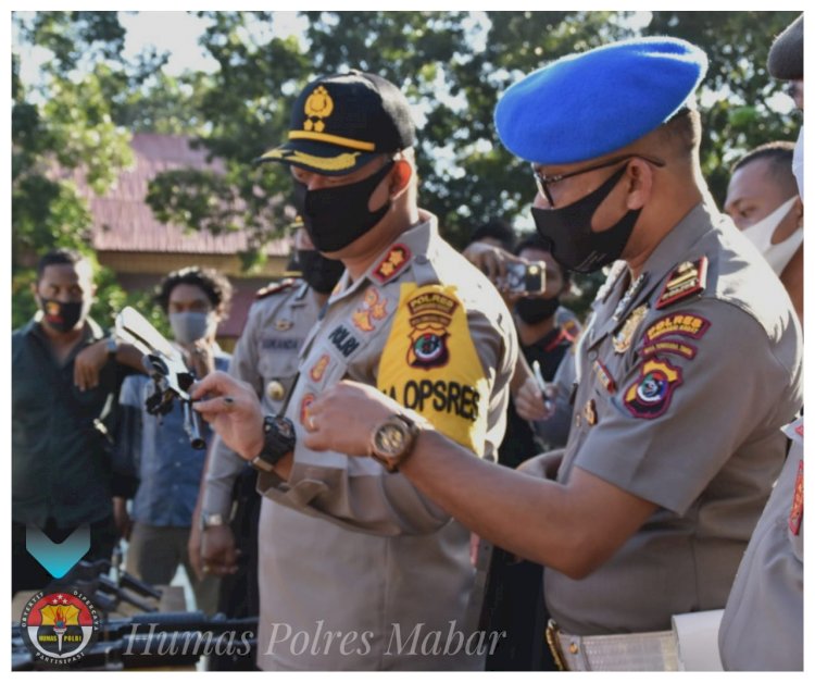 Sebagai Bentuk Pengawasan dan Pengendalian, Polres Mabar Laksanakan Pemeriksaan Rutin Senpi Dinas