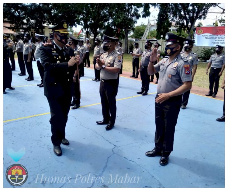 Hari Bhayangkara Ke 74, Kapolres Mabar Pimpin Upacara Kenaikan Pangkat 36 Personil Polres Mabar, 5 Personil Brimob dan 2 Personil Polairud