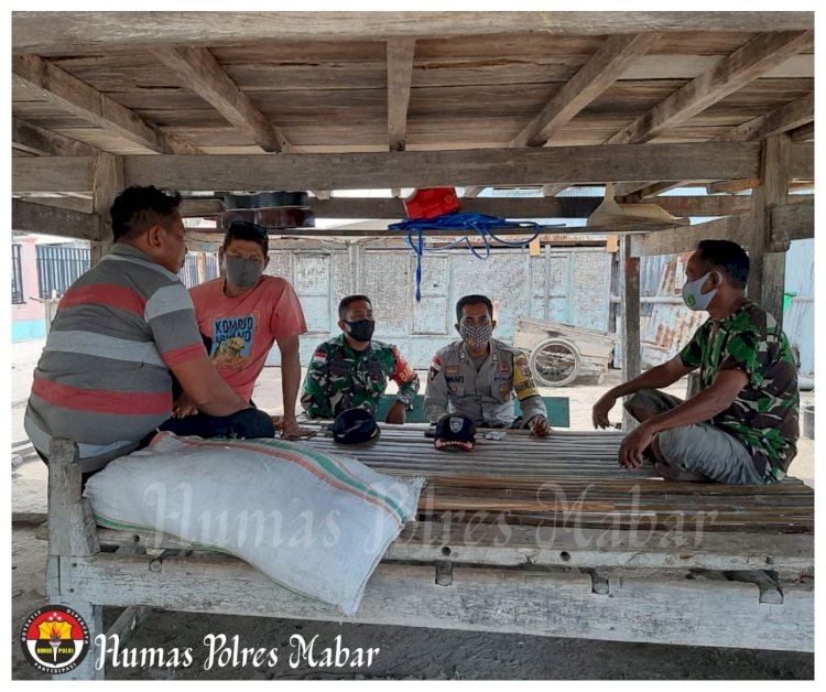 Sinergitas Bhabinkamtibmas Polsek Komodo Bersama Babinsa Lakukan Kunjungan Silaturahmi Kepada Warga