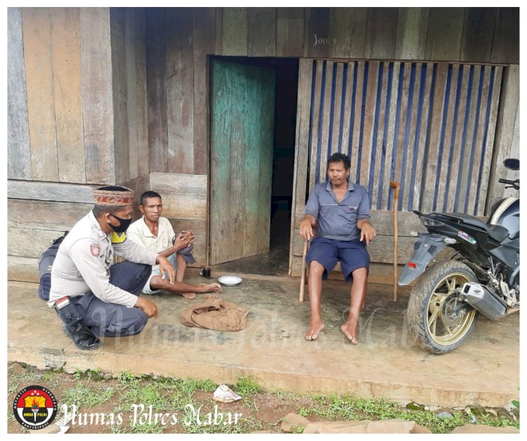 Tak Henti-Hentinya Bhabinkamtibmas Ini Selalu Kunjungi Warga Binaanya